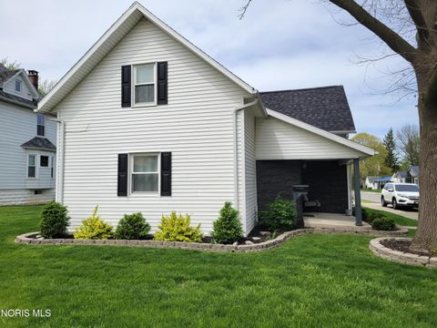 Photo of 128 E Montford Avenue, Ada, OH 45810 (MLS # 10006603)