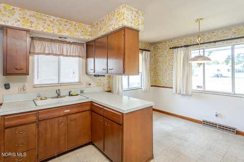 Tiny photo for 5036 Valley Forge Drive, Toledo, OH 43613 (MLS # 10008786)