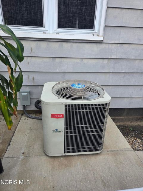 Tiny photo for 617 Lynn Street, Findlay, OH 45840 (MLS # 10005942)