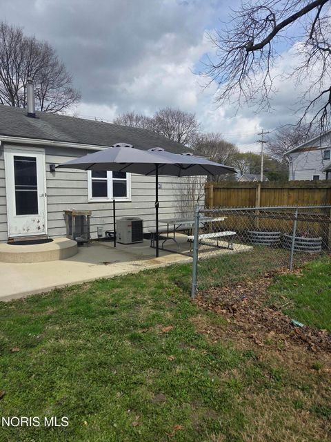 Tiny photo for 617 Lynn Street, Findlay, OH 45840 (MLS # 10005942)
