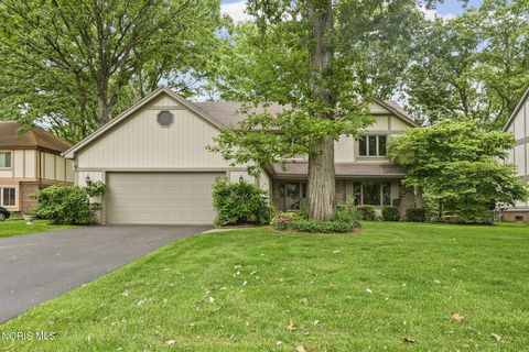Photo of 2736 Joelle Drive, Toledo, OH 43617 (MLS # 10008401)