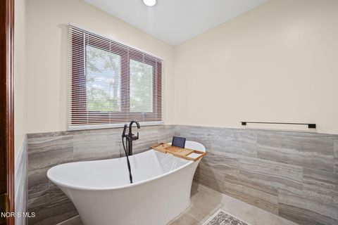 Tiny photo for 2736 Joelle Drive, Toledo, OH 43617 (MLS # 10008401)