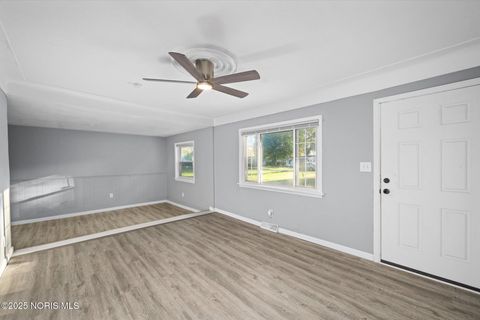 Tiny photo for 552 Wyman Street, Toledo, OH 43609 (MLS # 10003796)