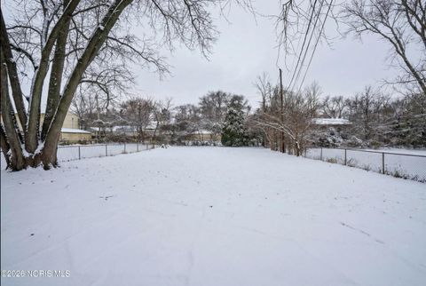 Tiny photo for 552 Wyman Street, Toledo, OH 43609 (MLS # 10003796)