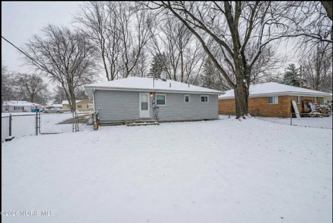 Tiny photo for 552 Wyman Street, Toledo, OH 43609 (MLS # 10003796)