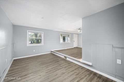 Tiny photo for 552 Wyman Street, Toledo, OH 43609 (MLS # 10003796)