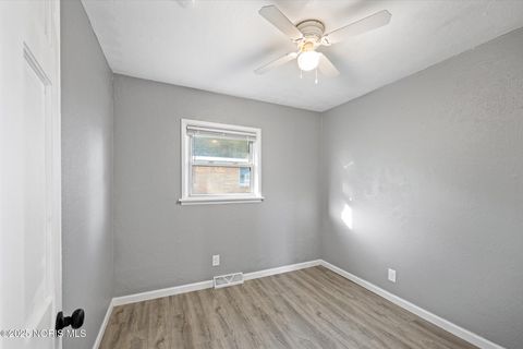 Tiny photo for 552 Wyman Street, Toledo, OH 43609 (MLS # 10003796)