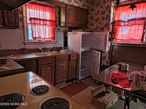 Tiny photo for 1816 Clay Avenue, Toledo, OH 43608 (MLS # 10003265)