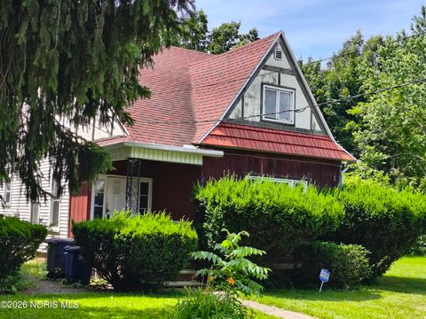 Photo of 1816 Clay Avenue, Toledo, OH 43608 (MLS # 10003265)