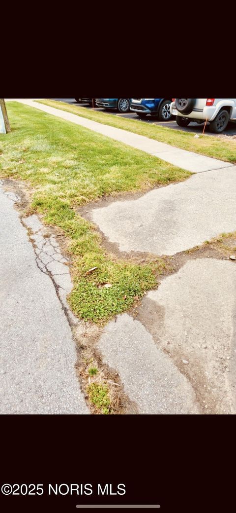 Tiny photo for 2015 Putnam Street, Toledo, OH 43620 (MLS # 10007752)