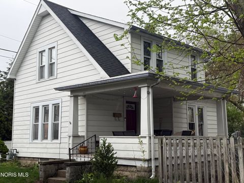 Photo of 516 N Summit Street, Bowling Green, OH 43402 (MLS # 10006679)