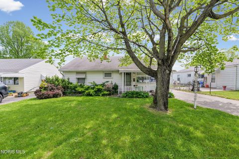 Photo of 425 Southview Drive, Toledo, OH 43609 (MLS # 10007660)