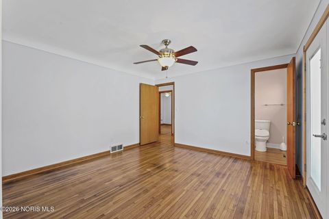 Tiny photo for 1421 Conneaut Avenue, Bowling Green, OH 43402 (MLS # 10003800)