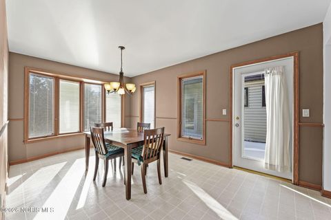 Tiny photo for 1421 Conneaut Avenue, Bowling Green, OH 43402 (MLS # 10003800)