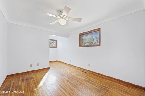 Tiny photo for 1421 Conneaut Avenue, Bowling Green, OH 43402 (MLS # 10003800)