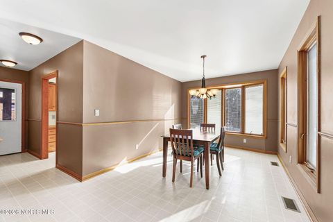 Tiny photo for 1421 Conneaut Avenue, Bowling Green, OH 43402 (MLS # 10003800)