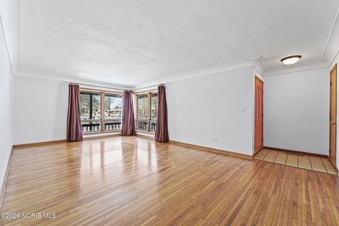 Tiny photo for 1421 Conneaut Avenue, Bowling Green, OH 43402 (MLS # 10003800)