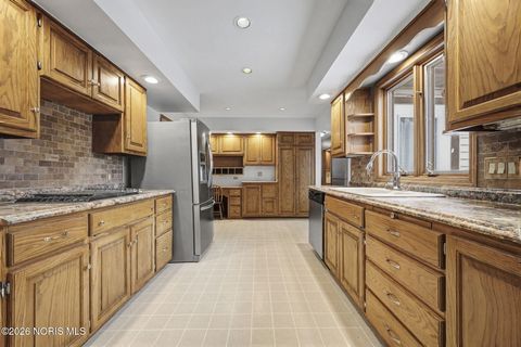 Tiny photo for 1421 Conneaut Avenue, Bowling Green, OH 43402 (MLS # 10003800)