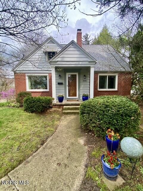 Photo of 3008 Pemberton Drive, Toledo, OH 43606 (MLS # 10006217)