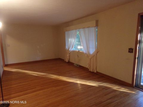 Tiny photo for 313 E State Line Road, Toledo, OH 43612 (MLS # 10000260)