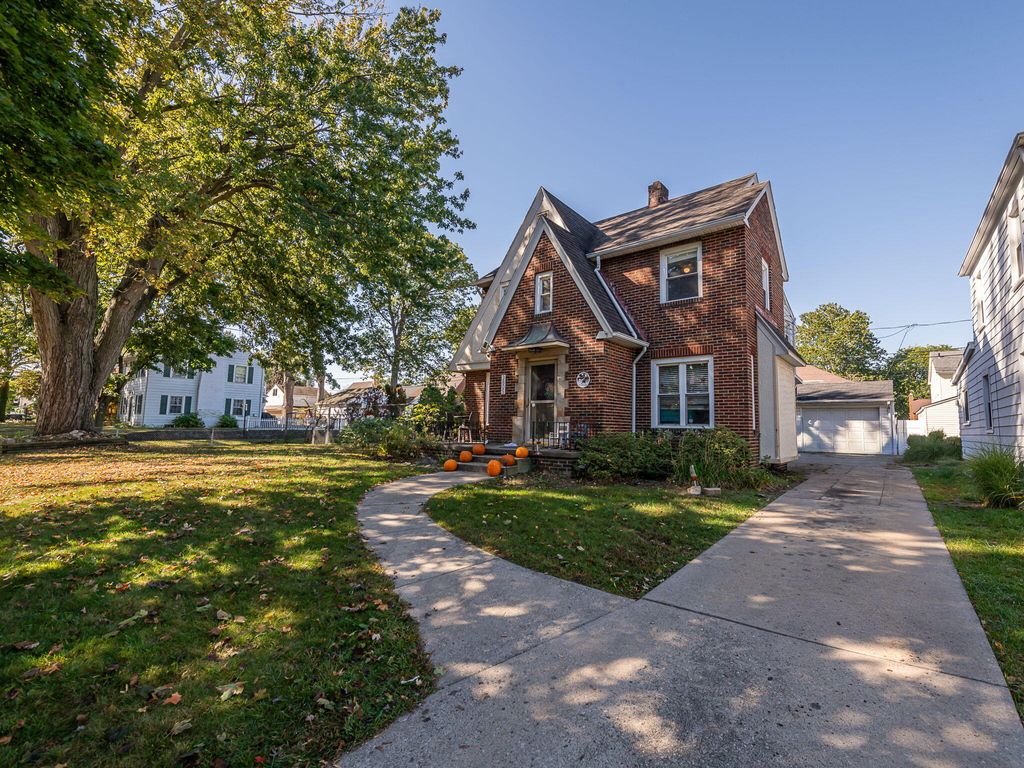 Photo for 3805 Garrison Road, Toledo, OH 43613 (MLS # 10000076)