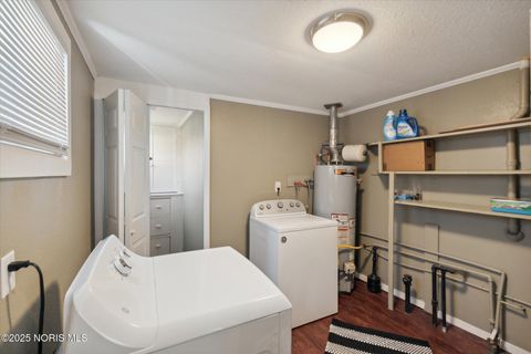 Tiny photo for 189 Elm Street, Rossford, OH 43460 (MLS # 10002221)