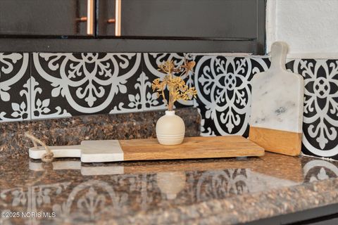 Tiny photo for 189 Elm Street, Rossford, OH 43460 (MLS # 10002221)