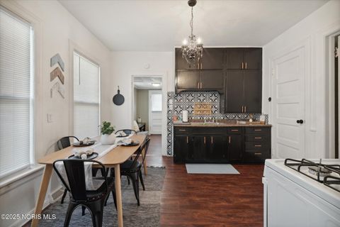 Tiny photo for 189 Elm Street, Rossford, OH 43460 (MLS # 10002221)