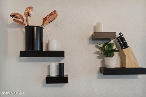 Tiny photo for 189 Elm Street, Rossford, OH 43460 (MLS # 10002221)