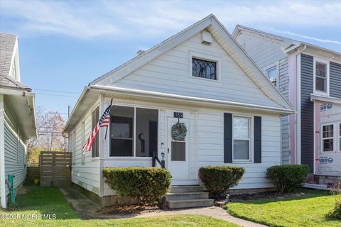 Tiny photo for 189 Elm Street, Rossford, OH 43460 (MLS # 10002221)