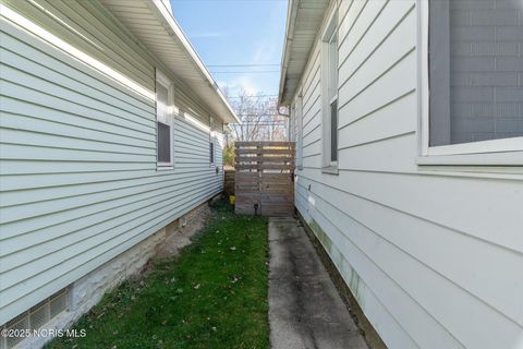 Tiny photo for 189 Elm Street, Rossford, OH 43460 (MLS # 10002221)