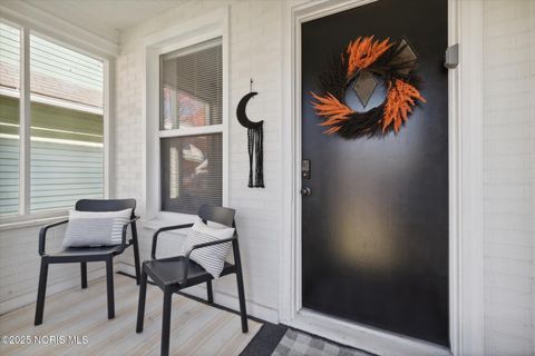 Tiny photo for 189 Elm Street, Rossford, OH 43460 (MLS # 10002221)