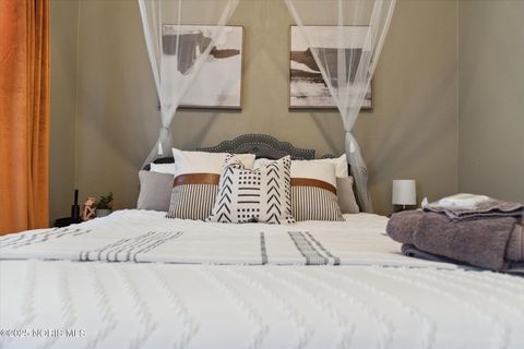 Tiny photo for 189 Elm Street, Rossford, OH 43460 (MLS # 10002221)