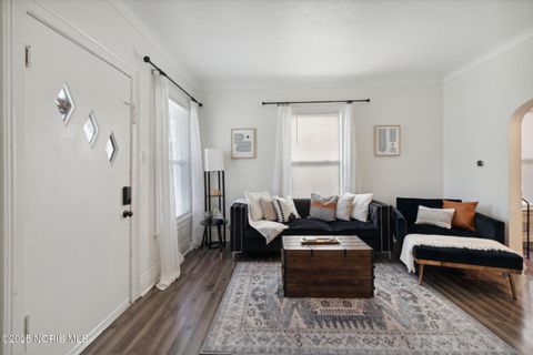 Tiny photo for 189 Elm Street, Rossford, OH 43460 (MLS # 10002221)