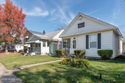 Tiny photo for 189 Elm Street, Rossford, OH 43460 (MLS # 10002221)