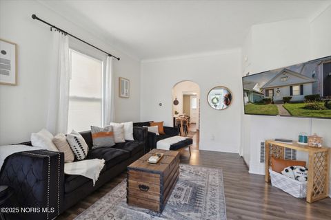 Tiny photo for 189 Elm Street, Rossford, OH 43460 (MLS # 10002221)