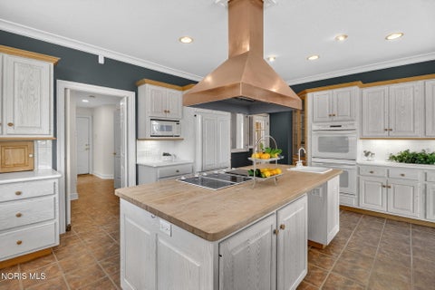 Tiny photo for 3209 Deep Water Lane, Maumee, OH 43537 (MLS # 10007323)
