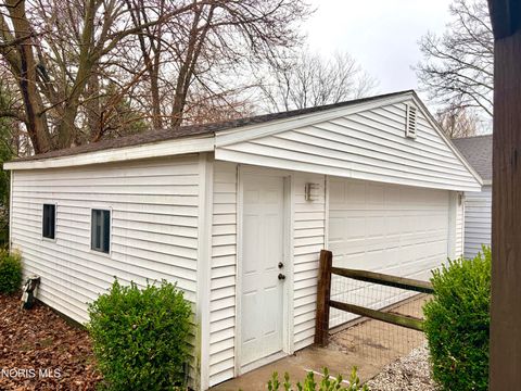 Tiny photo for 1944 Ashcroft Drive, Oregon, OH 43616 (MLS # 10005003)