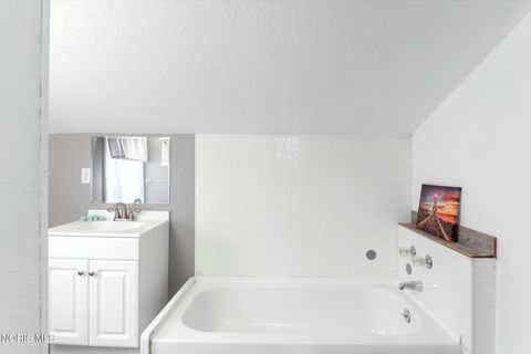 Tiny photo for 1944 Ashcroft Drive, Oregon, OH 43616 (MLS # 10005003)