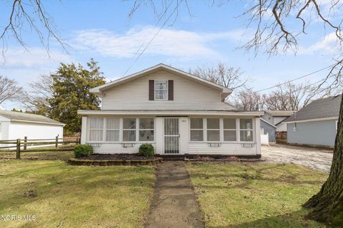 Photo of 1944 Ashcroft Drive, Oregon, OH 43616 (MLS # 10005003)