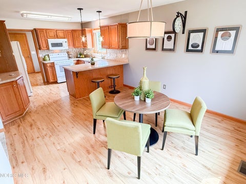 Tiny photo for 4878 Applewood Lane, Northwood, OH 43619 (MLS # 10012412)