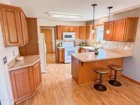 Tiny photo for 4878 Applewood Lane, Northwood, OH 43619 (MLS # 10012412)