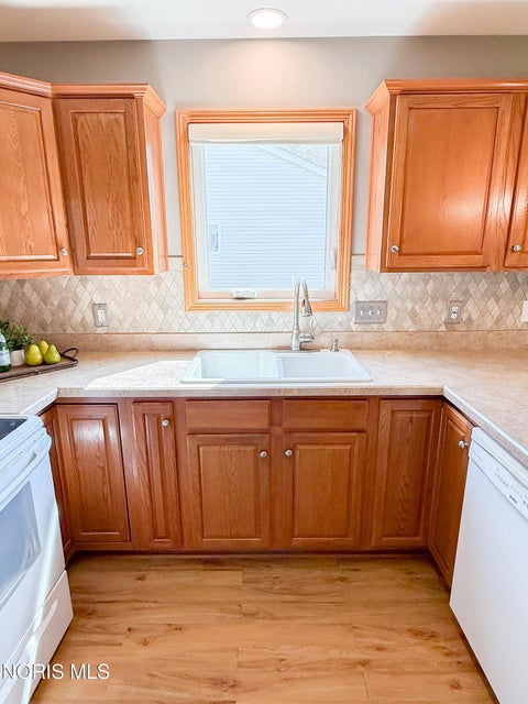 Tiny photo for 4878 Applewood Lane, Northwood, OH 43619 (MLS # 10012412)