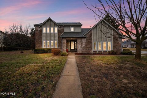 Photo of 1134 Laura Lane, Oregon, OH 43616 (MLS # 10004144)