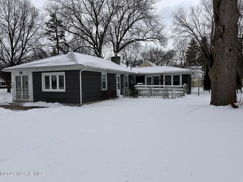 Tiny photo for 1002 Walnut Street, Perrysburg, OH 43551 (MLS # 10003610)