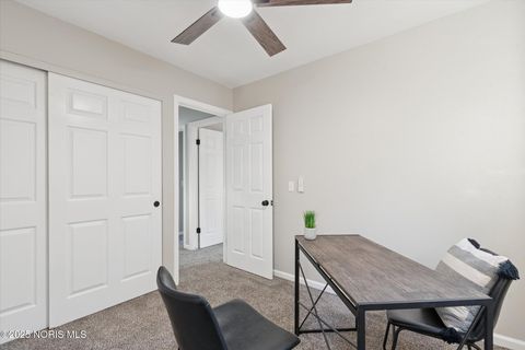 Tiny photo for 827 Saturn Drive, Toledo, OH 43615 (MLS # 10000159)