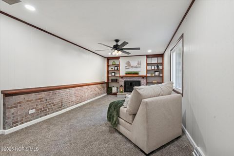 Tiny photo for 827 Saturn Drive, Toledo, OH 43615 (MLS # 10000159)