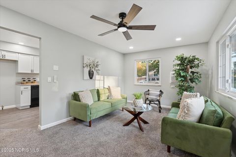 Tiny photo for 827 Saturn Drive, Toledo, OH 43615 (MLS # 10000159)