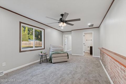 Tiny photo for 827 Saturn Drive, Toledo, OH 43615 (MLS # 10000159)