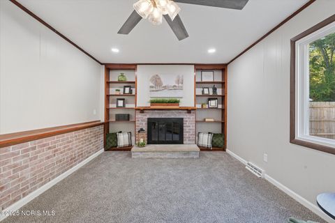 Tiny photo for 827 Saturn Drive, Toledo, OH 43615 (MLS # 10000159)